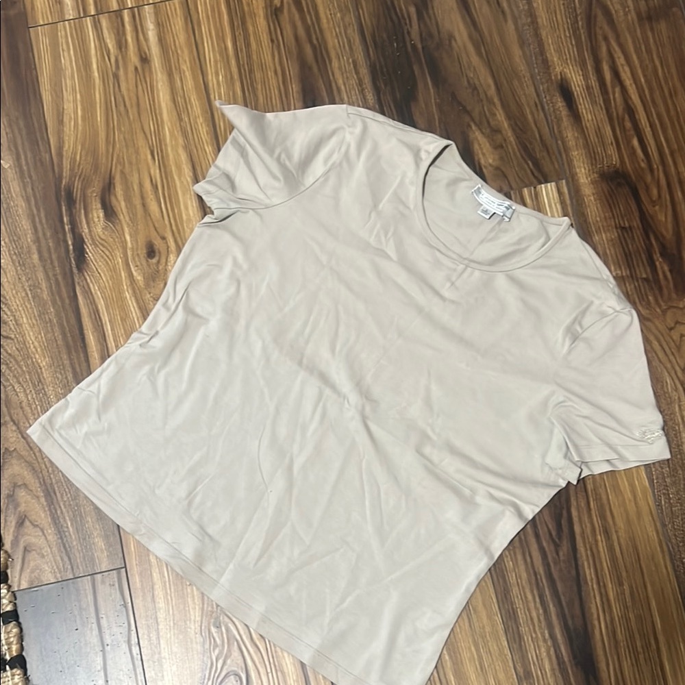 St. John sport Cream Fitted Short Sleeve T-Shirt